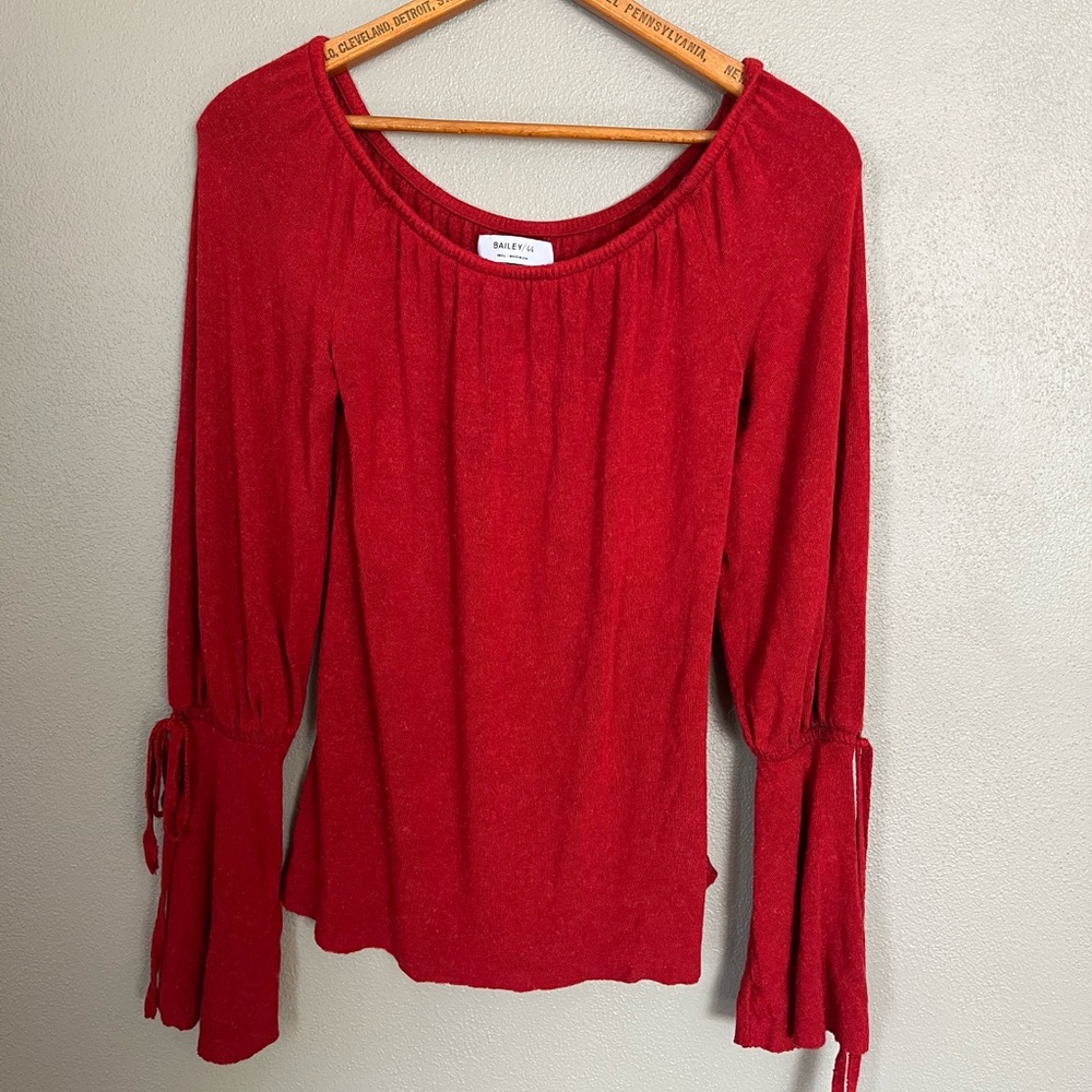Bailey 44 RED top